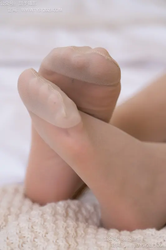 甜予摄影 No.096 澜澜-板鞋、白棉袜、肉丝（脚尖加固款） - 甜予摄影